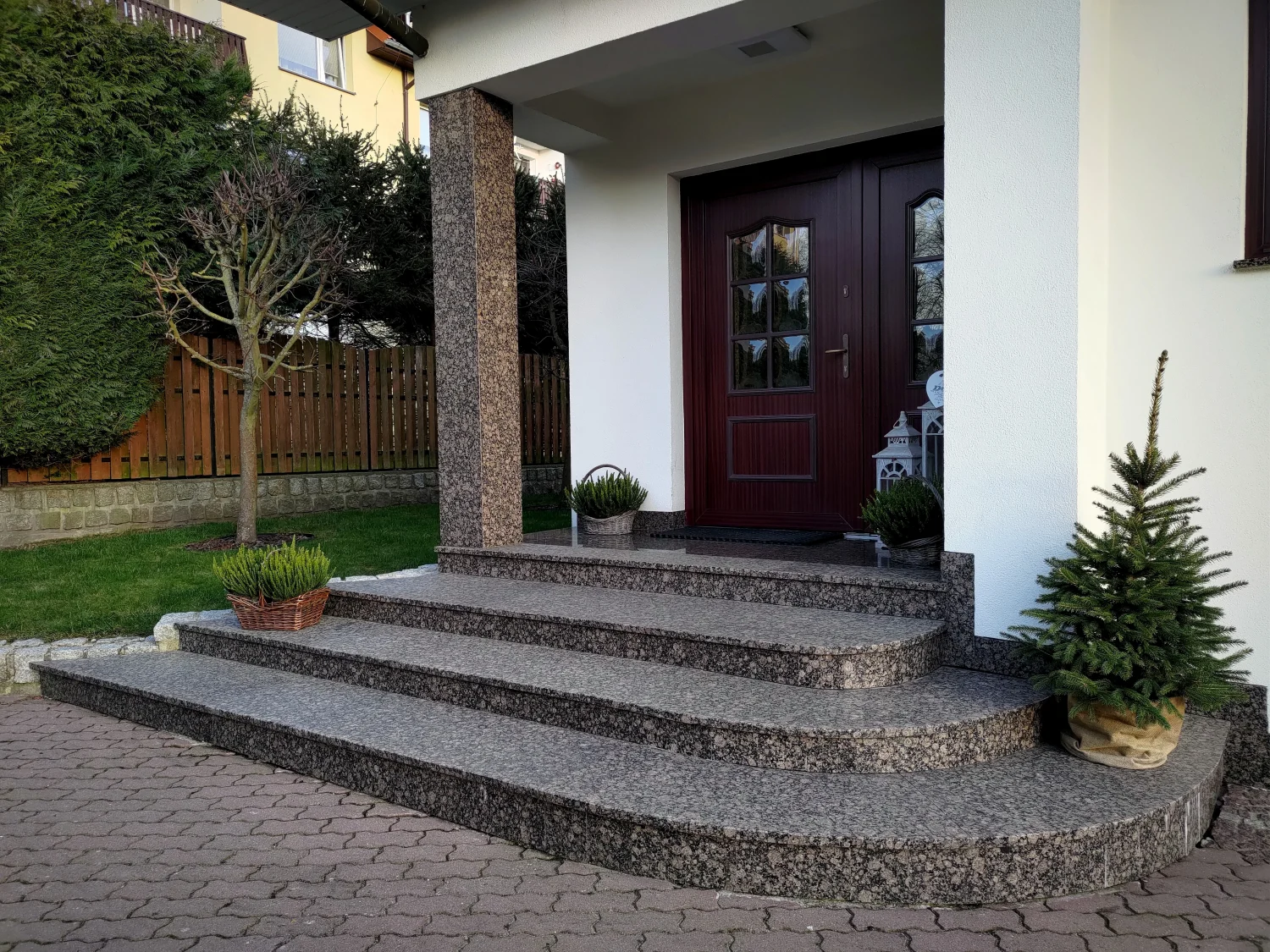Schody granitowe zewnętrzne Baltic Brown