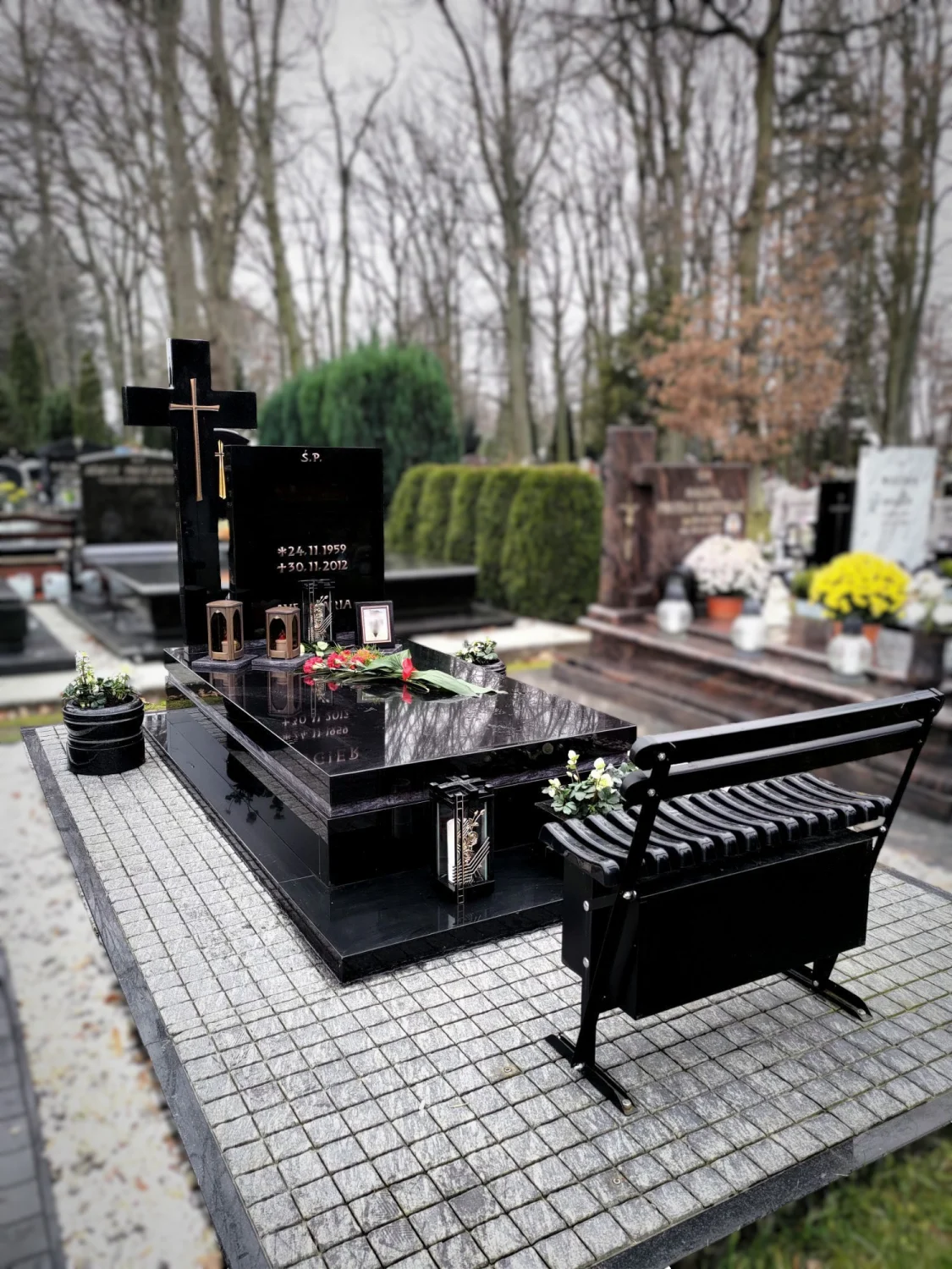 Nagrobek granitowy pojedynczy Czarny Szwed
