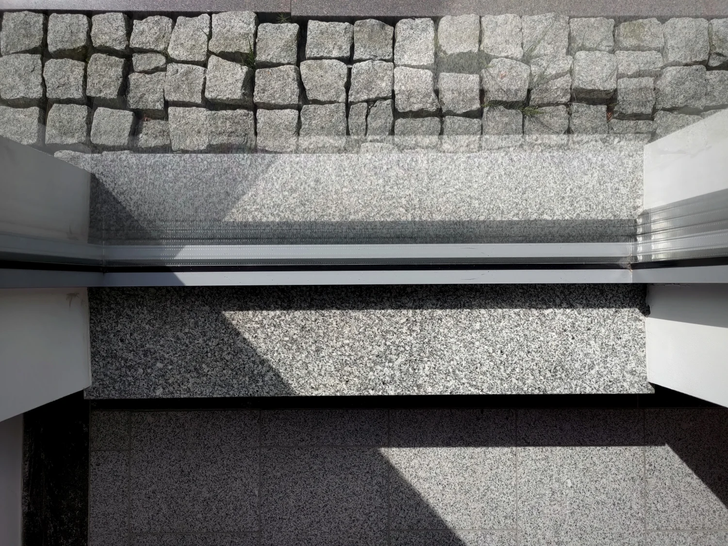 Parapety granitowe wewnętrzne blanco pearl