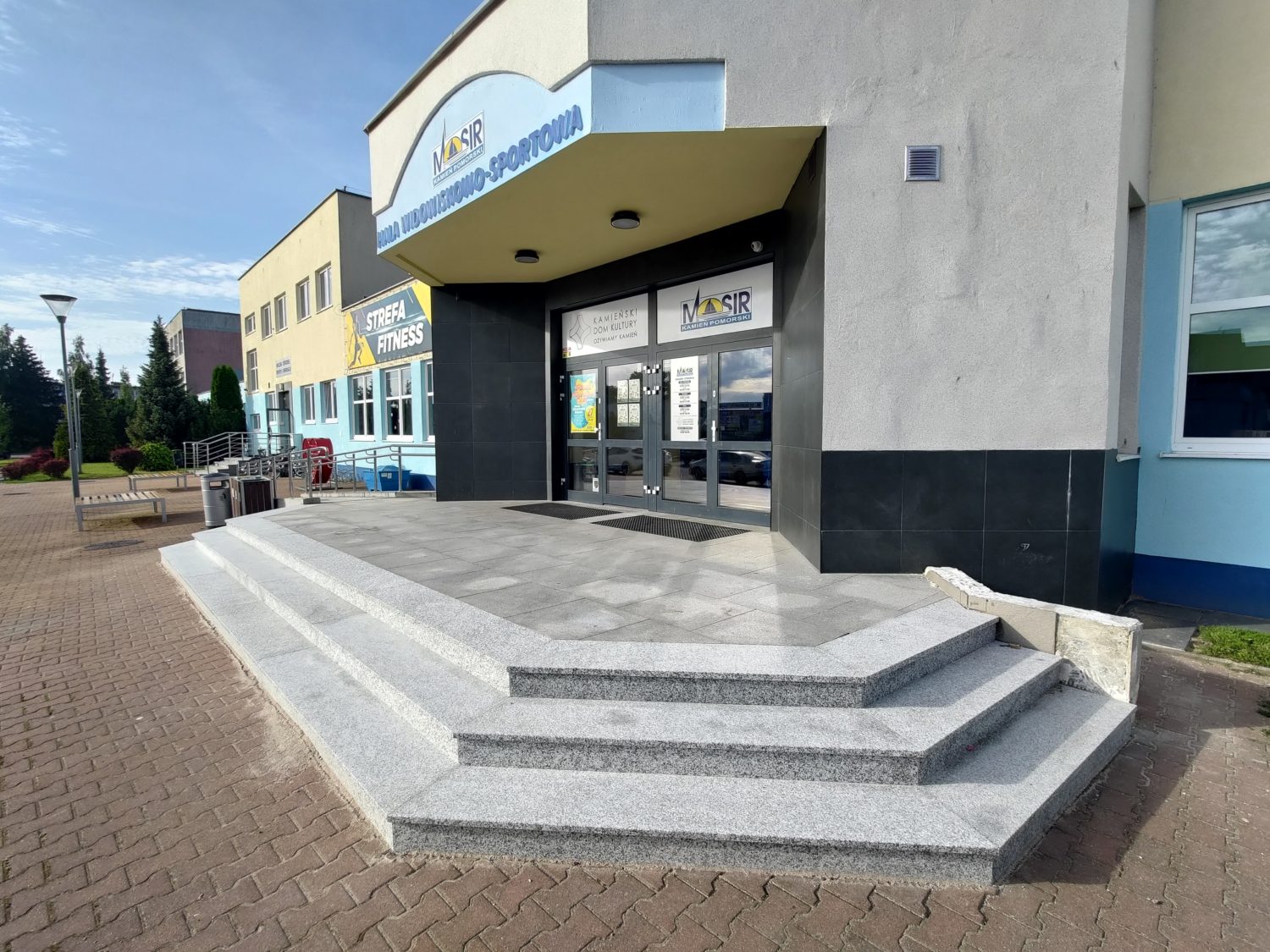Schody zewnętrzne granitowe szare Blanco Pearl