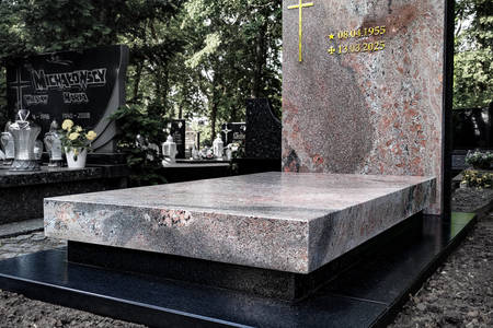 Nagrobki granitowe