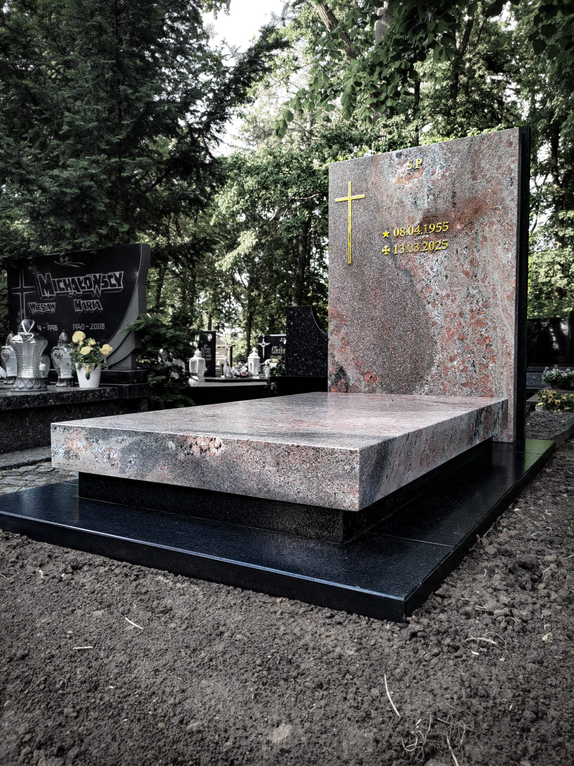 Nagrobki granitowe