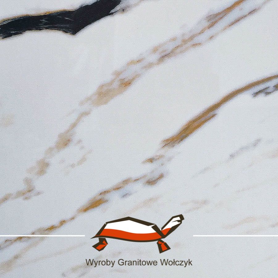 Biały spiek kwarcowy ze złoto-czarnymi żyłkami Calacatta