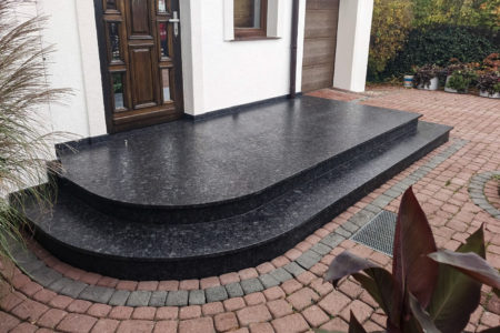 Antracytowe schody granitowe zewnętrzne Steel Grey