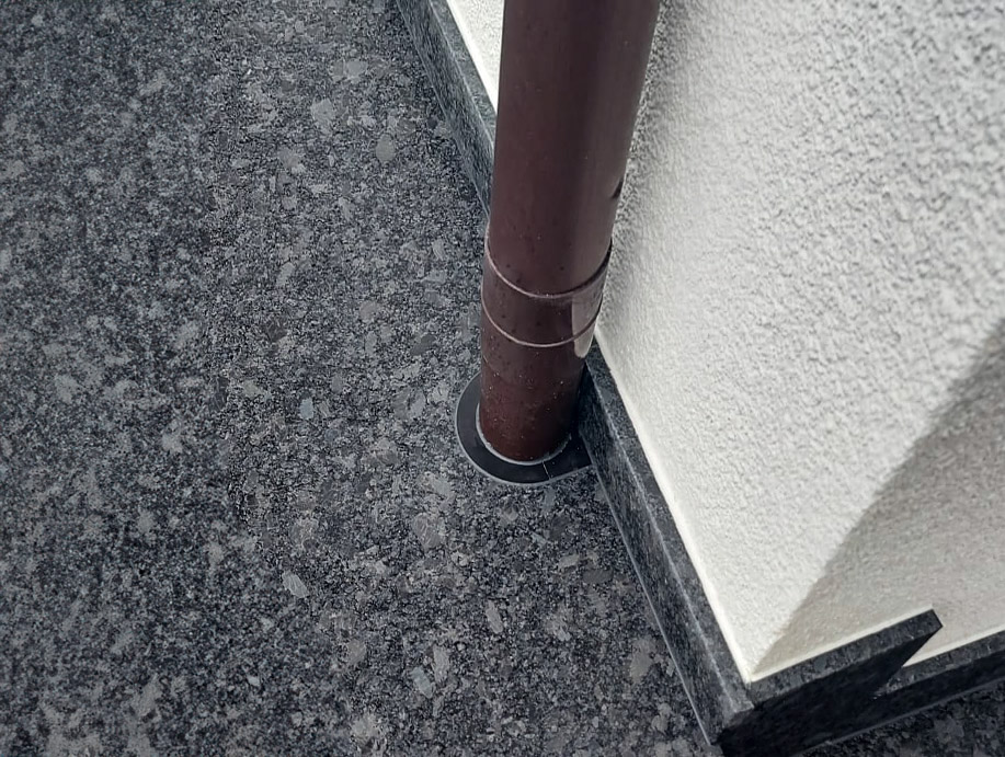 Antracytowe schody granitowe zewnętrzne Steel Grey - detal