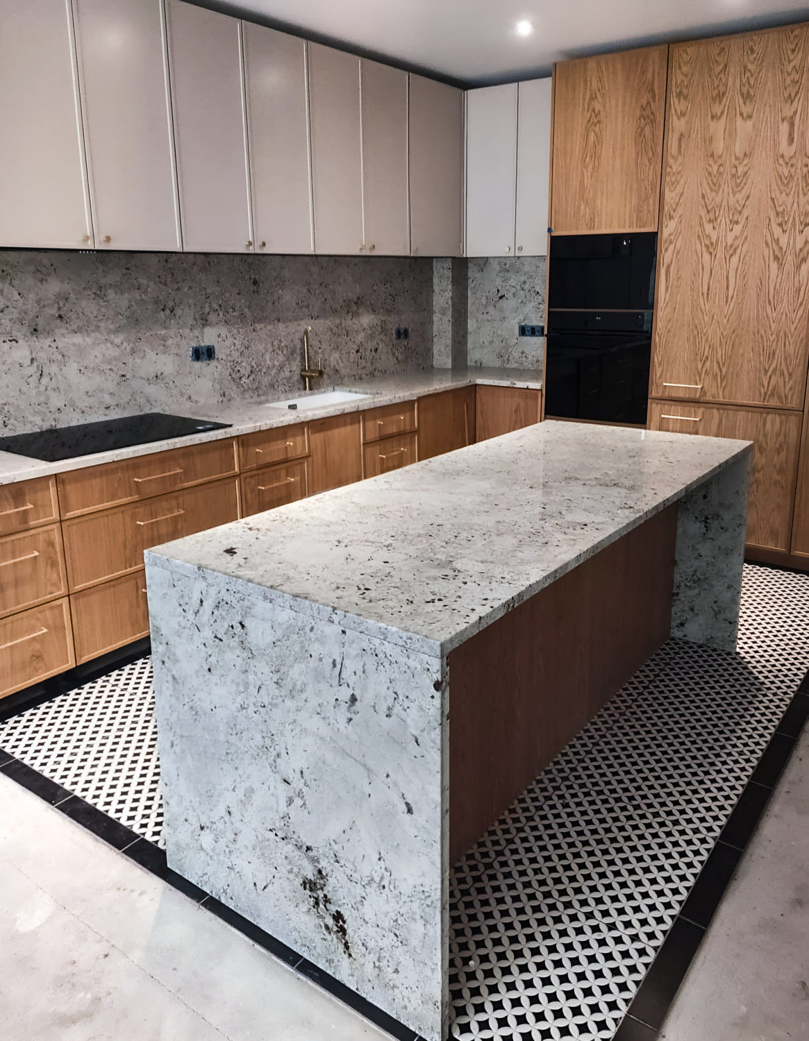 Blaty granitowe Colonial White