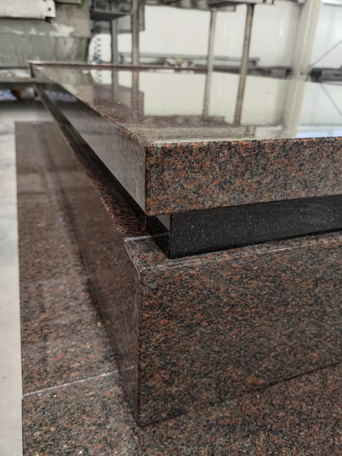 Rama czerwonego granitu Bohus Red