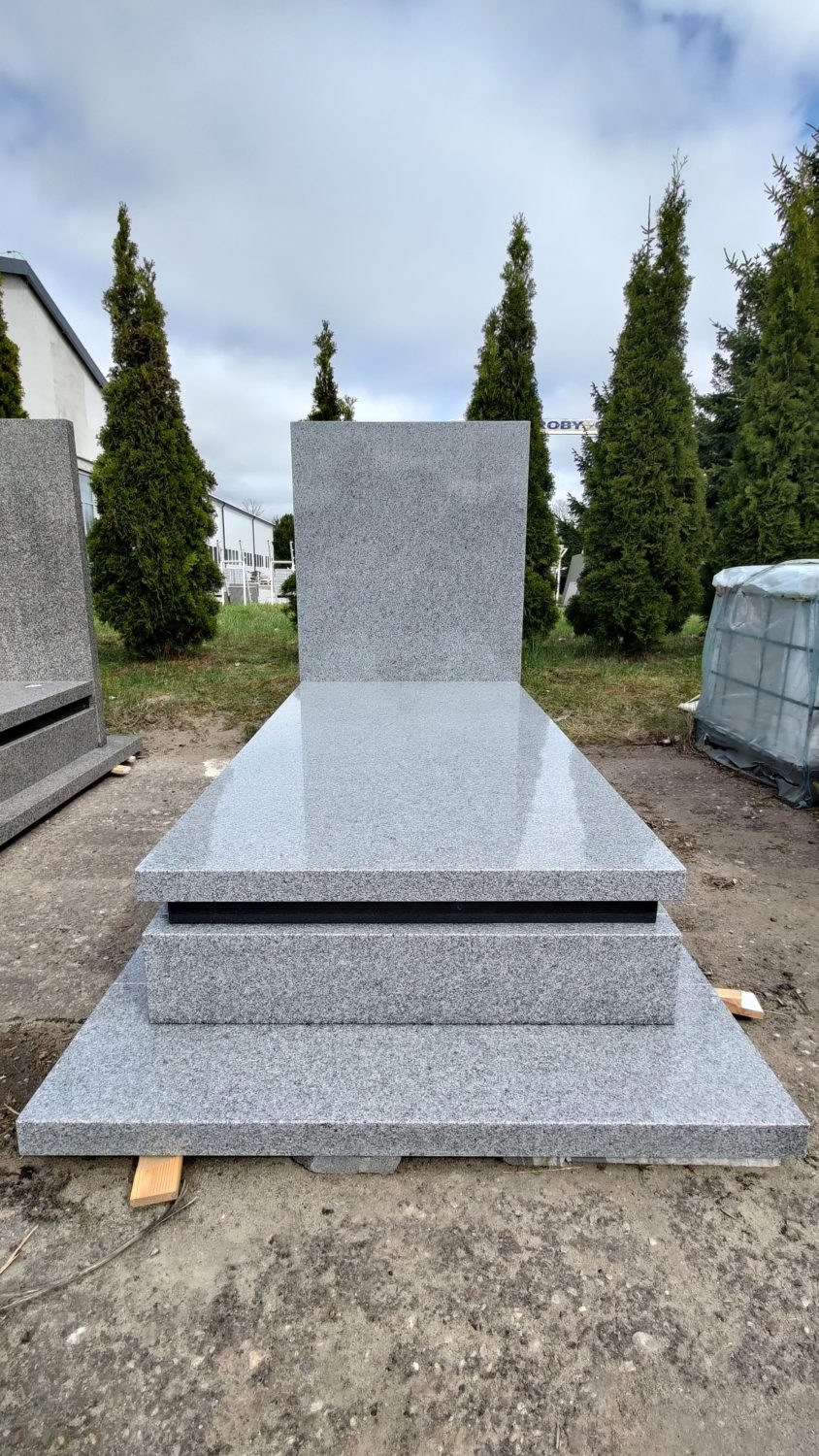 Szary nagrobek granitowy Bohus Silver