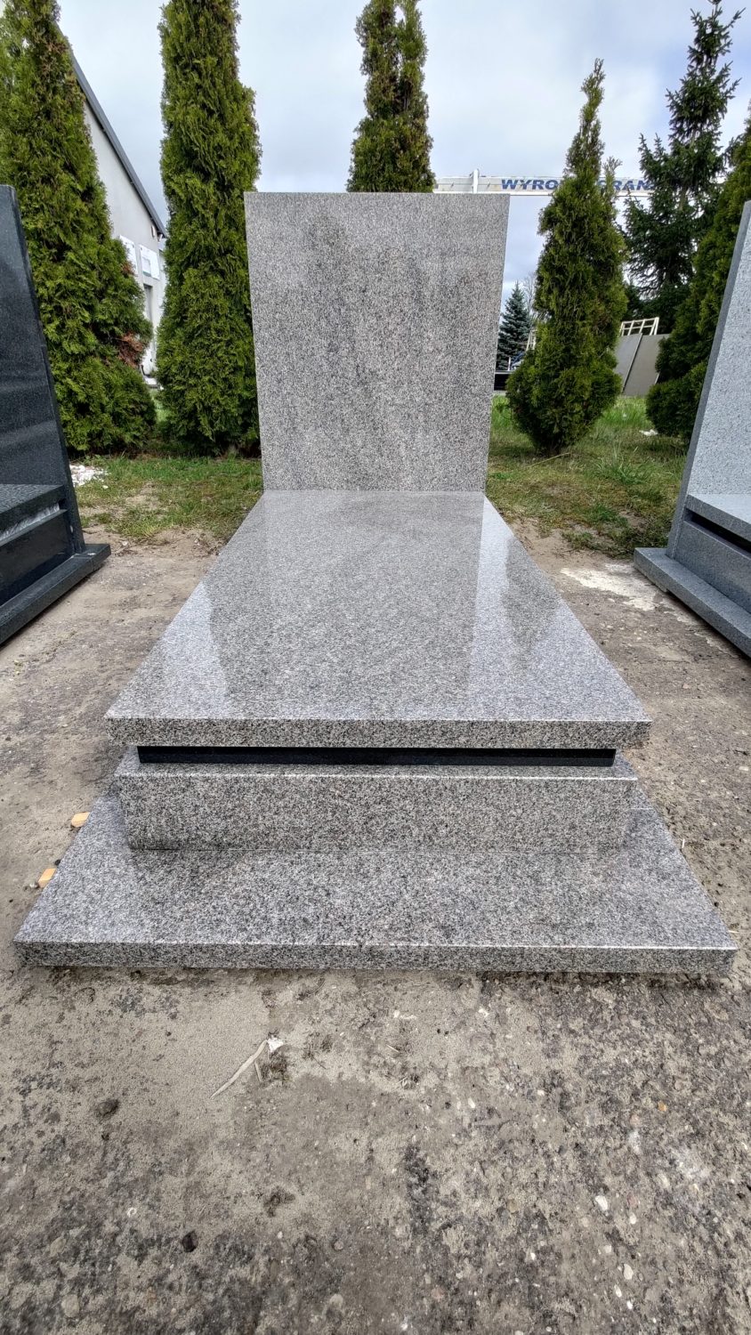 Brązowy nagrobek granitowy Kulla