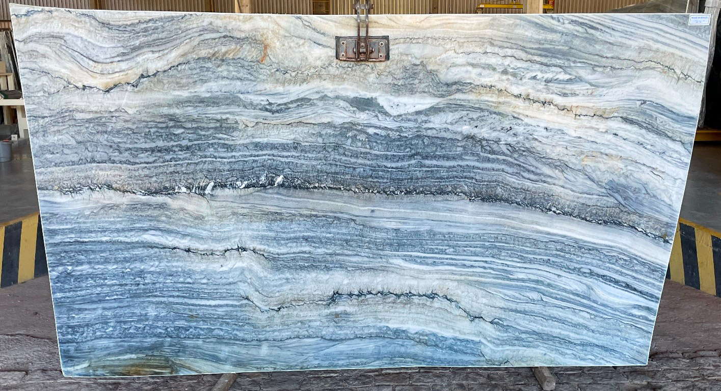 Płyta kwarcytowa o szaro-niebieskiej barwie Stratus Blue